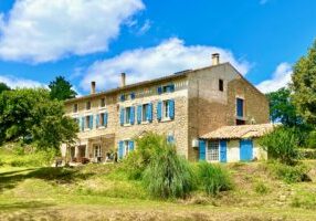 A vendre domaine Villelongue d'Aude France te koop Pyreneen