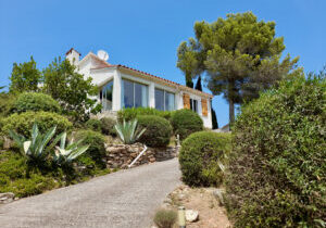 Pouzols Minervois a vendre villa vacances avec pisicne et vue, Languedoc, France