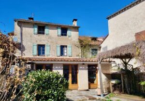 a vendre maison de village avec jardin, piscine et vue, Courniou, Hérault, te koop Languedoc