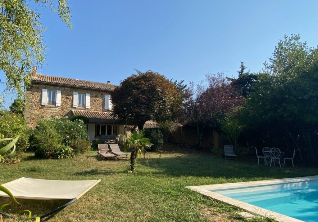 te koop Bruguiere uzes gard zuid Frankrijk natuurstenen mas met zwembad